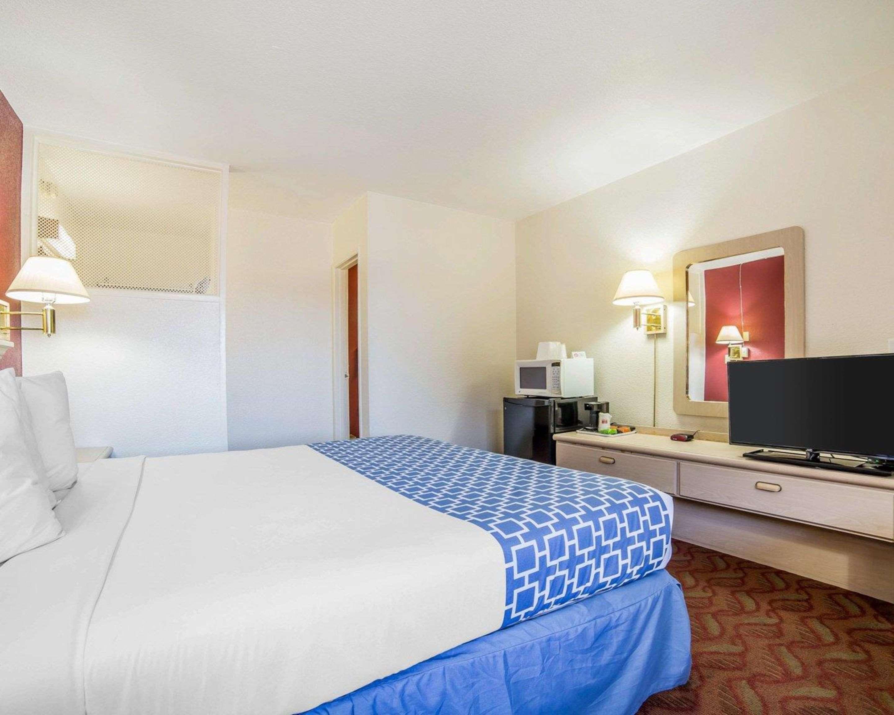 Econo Lodge Fallon Naval Air Station Area Екстер'єр фото