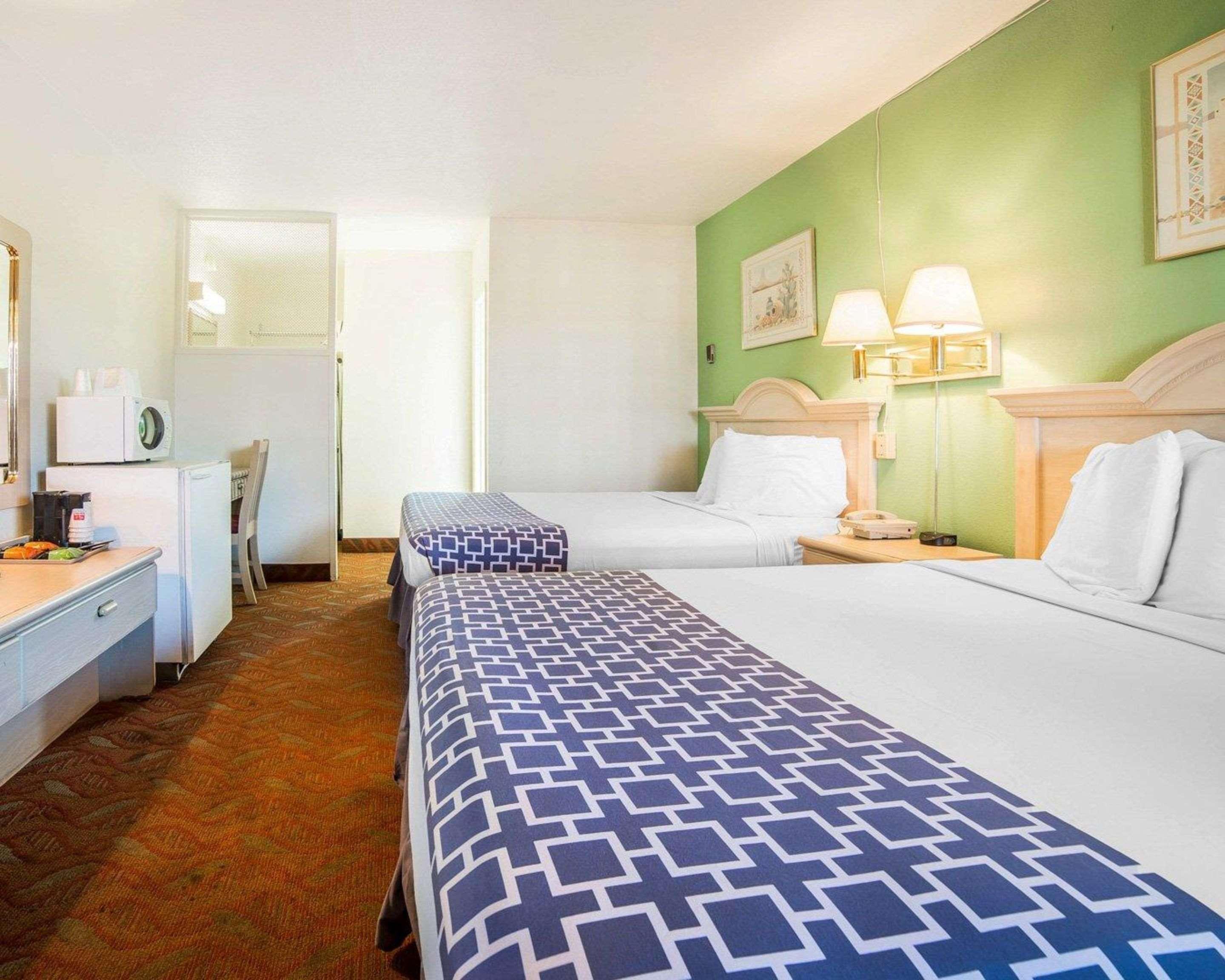 Econo Lodge Fallon Naval Air Station Area Екстер'єр фото