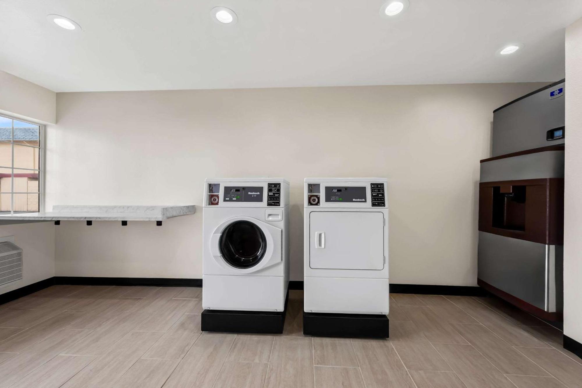Econo Lodge Fallon Naval Air Station Area Екстер'єр фото