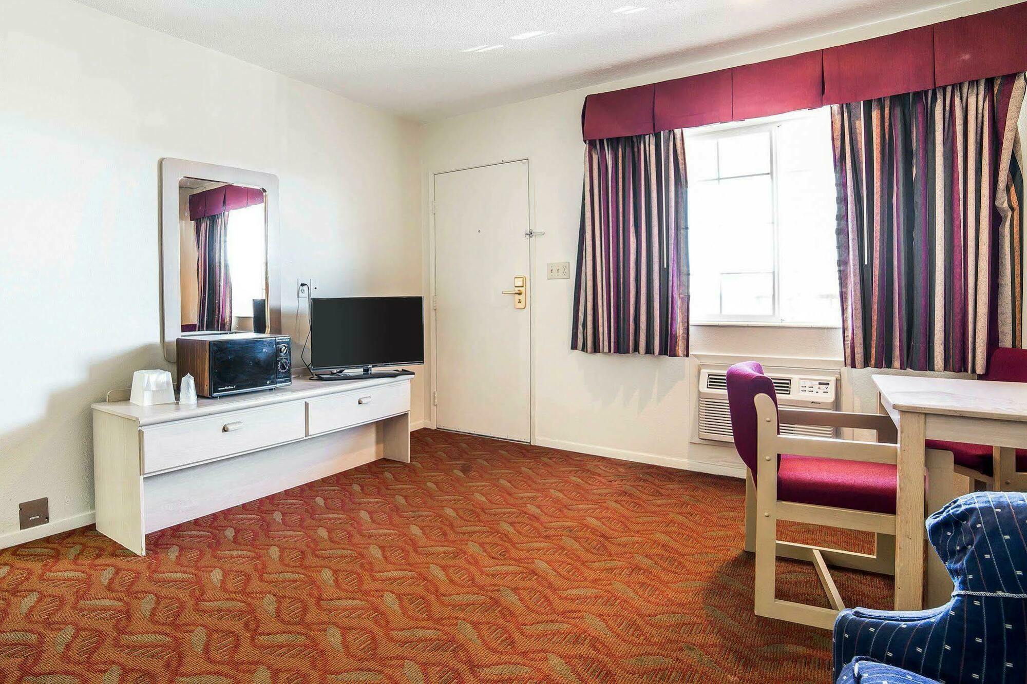 Econo Lodge Fallon Naval Air Station Area Екстер'єр фото